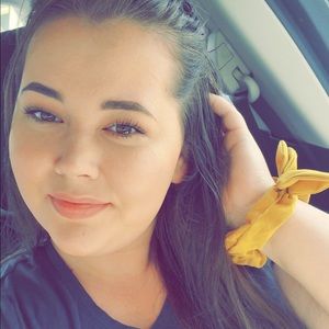 Meet your Posher, Abigail